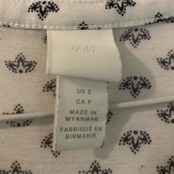 H & M small white pattern blouse. Black pattern. - Picture 2 of 6